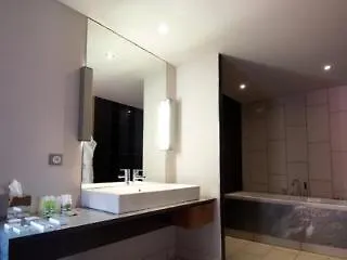 Restaurant Ivan Vautier מלון 5*