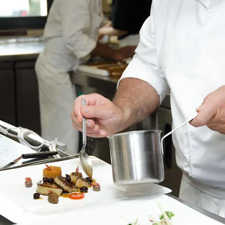Restaurant Ivan Vautier מלון 5*